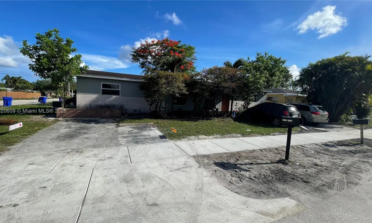 5900 Garfield St, Hollywood FL 33021