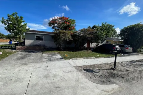 5900 Garfield St, Hollywood FL 33021
