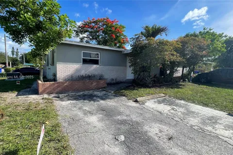 5900 Garfield St, Hollywood FL 33021