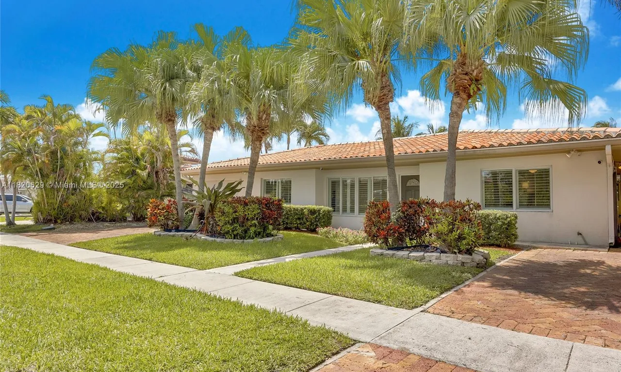 2085 Ixora Rd, North Miami FL 33181