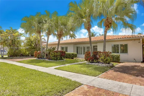 2085 Ixora Rd, North Miami FL 33181