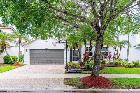 542 Penta Ct, Weston FL 33327