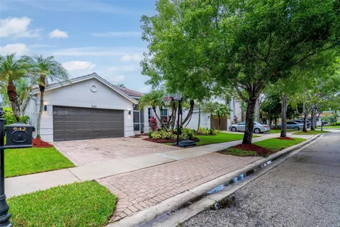 542 Penta Ct, Weston FL 33327