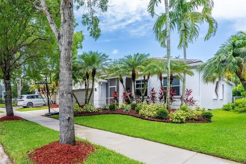 542 Penta Ct, Weston FL 33327