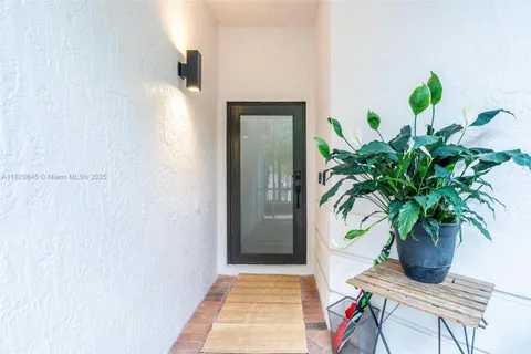 542 Penta Ct, Weston FL 33327