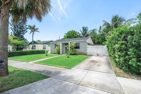 602 El Prado, West Palm Beach FL 33405