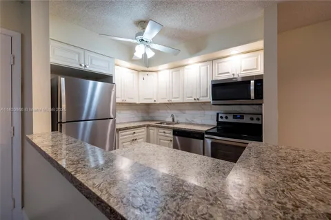 9522 N Belfort Cir # 106, Tamarac FL 33321