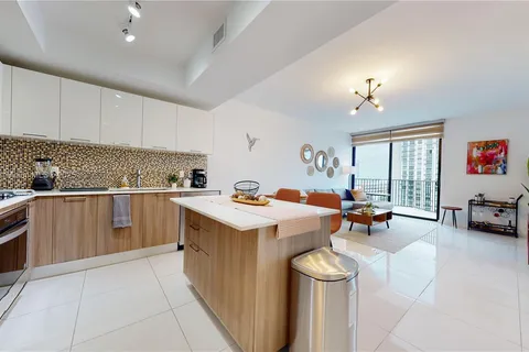 5300 Paseo Blvd # 1005, Doral FL 33166