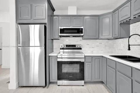 1608 NE 34st, Oakland Park FL 33334
