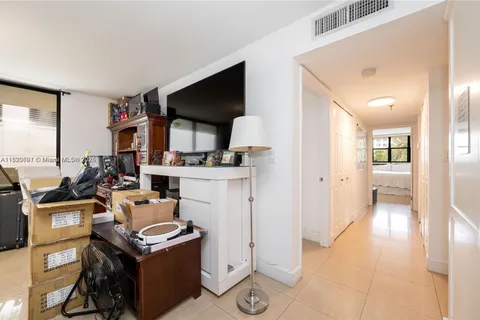 1621 Collins Ave # 302, Miami Beach FL 33139
