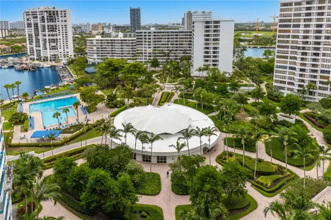 2500 PARKVIEW DRIVE # 1717, Hallandale Beach FL 33009