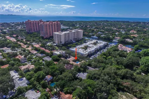 125 Edgewater Dr # 2, Coral Gables FL 33133