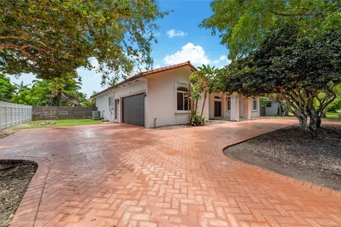 17050 SW 90th Ave, Palmetto Bay FL 33157