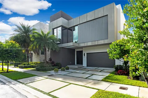 10530 NW 67th Ter, Doral FL 33178