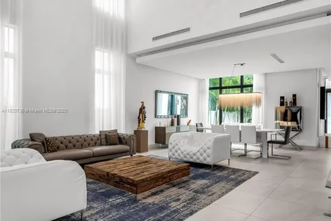 10530 NW 67th Ter, Doral FL 33178