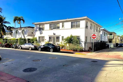 235 77th St # 3, Miami Beach FL 33141