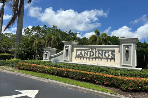10257 SW 12th St, Pembroke Pines FL 33025