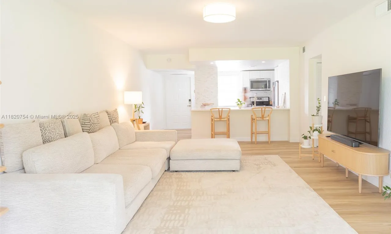 3250 N Palm Aire Dr # 202, Pompano Beach FL 33069