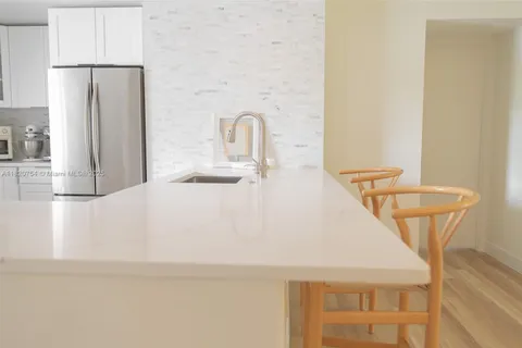 3250 N Palm Aire Dr # 202, Pompano Beach FL 33069