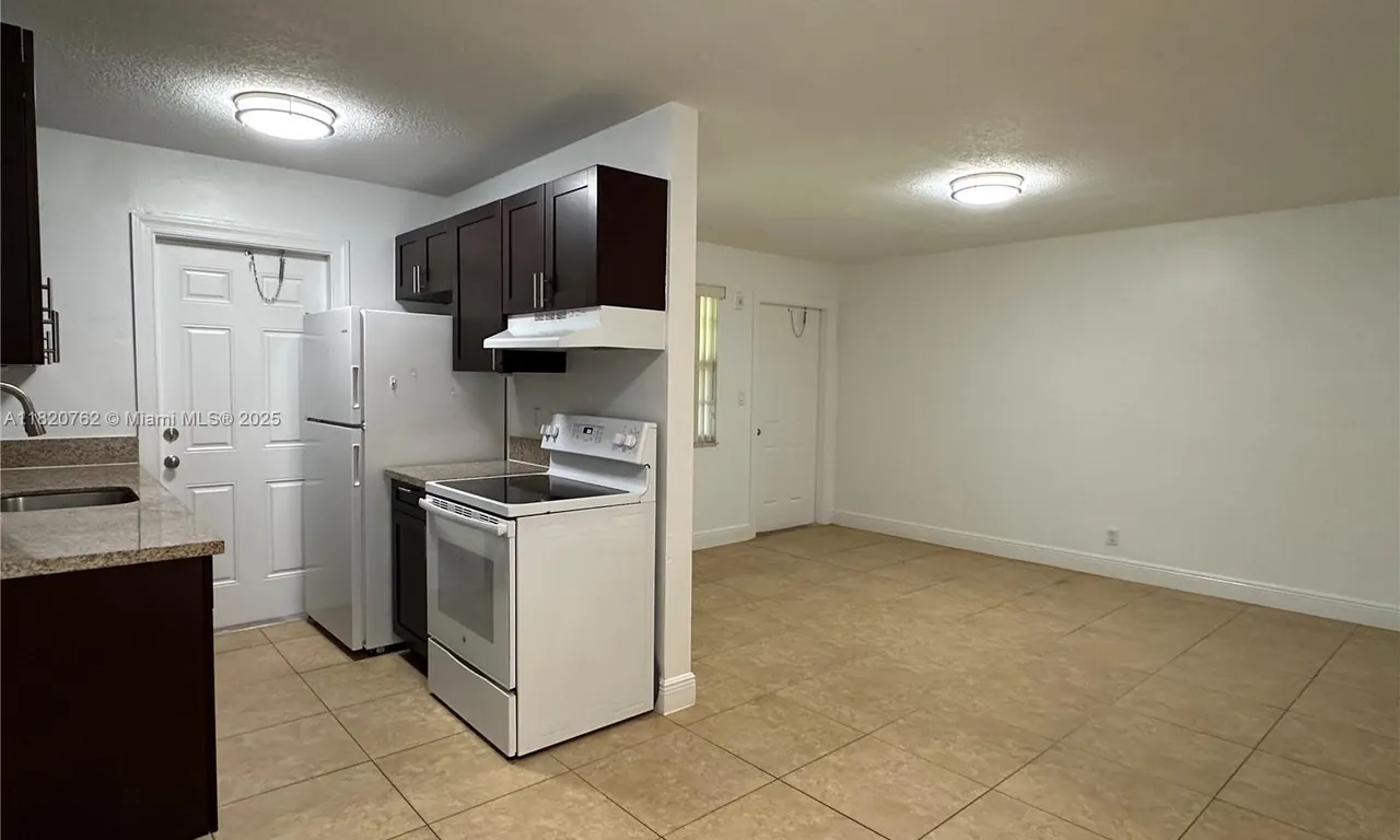 2900 NE 17th Ave # 208, Pompano Beach FL 33064