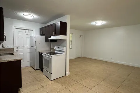 2900 NE 17th Ave # 208, Pompano Beach FL 33064