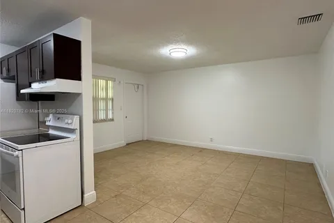 2900 NE 17th Ave # 208, Pompano Beach FL 33064