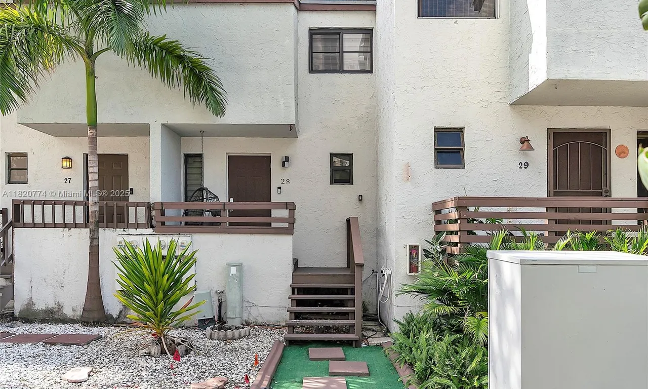 1901 NW S River Dr # 28C, Miami FL 33125