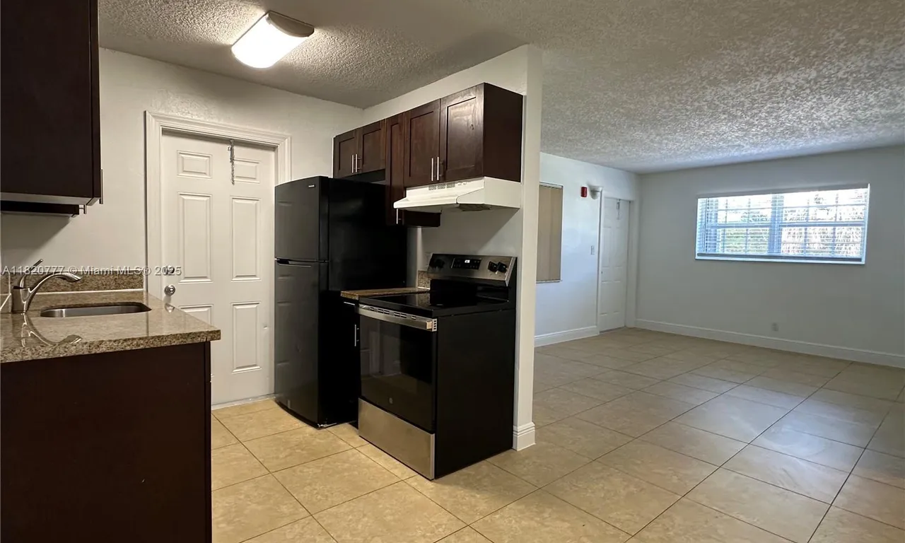 2900 NE 17th Ave # 107, Pompano Beach FL 33064