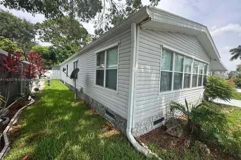 6571 NW 37th Ave, Coconut Creek FL 33073