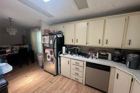 6571 NW 37th Ave, Coconut Creek FL 33073