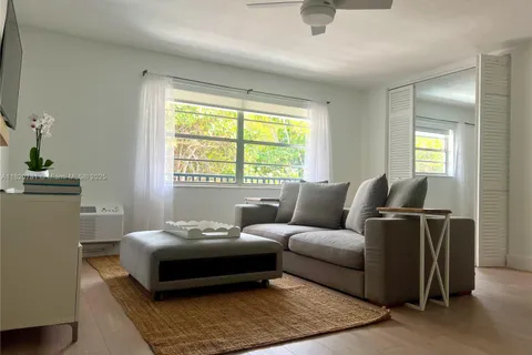 195 Sunrise Dr # 8, Key Biscayne FL 33149