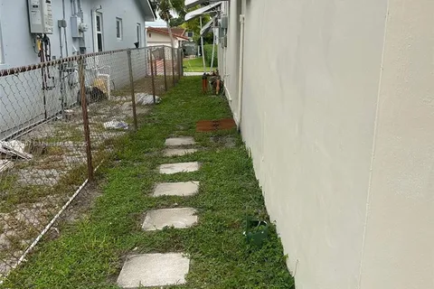 1919 N 38th Ave # 1, Hollywood FL 33021