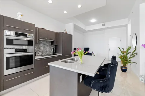 7825 NW 107th Ave # 822, Doral FL 33178
