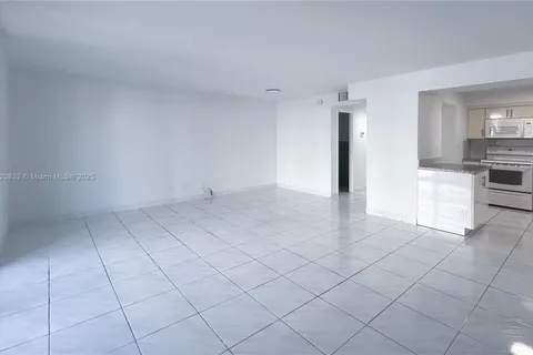 1800 Collins Ave # 5C, Miami Beach FL 33139