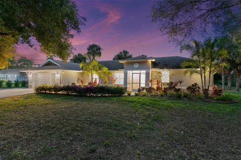 1020 SW 19th St SW, Naples FL 34117
