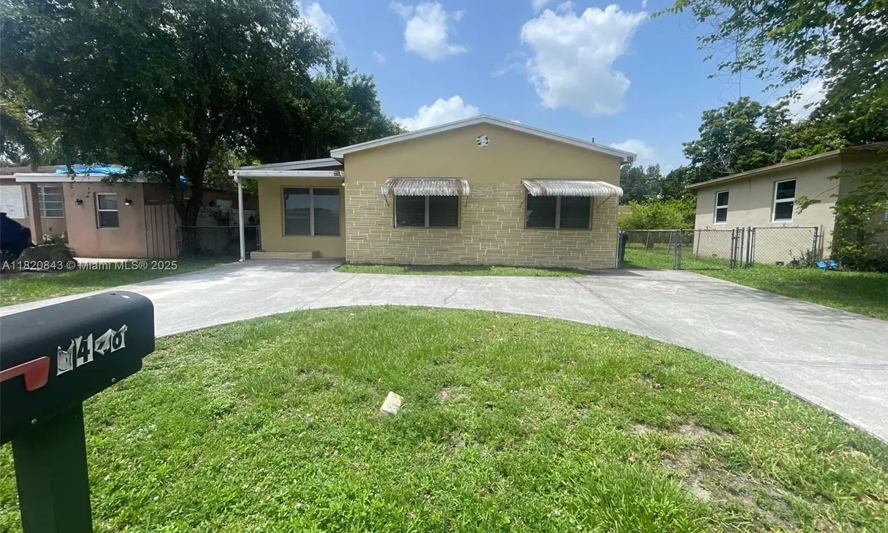 6428 Plunkett St, Hollywood FL 33023