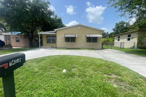 6428 Plunkett St, Hollywood FL 33023