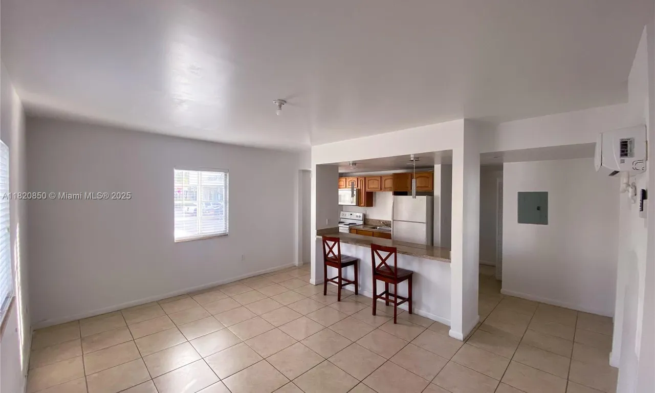 7130 Rue Versailles # 11, Miami Beach FL 33141