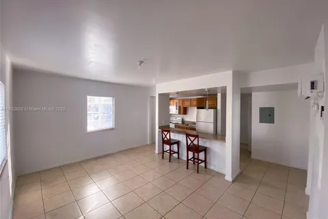 7130 Rue Versailles # 11, Miami Beach FL 33141