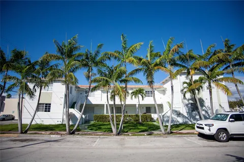 7130 Rue Versailles # 11, Miami Beach FL 33141