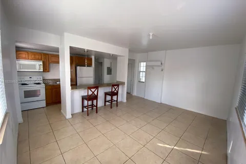7130 Rue Versailles # 11, Miami Beach FL 33141