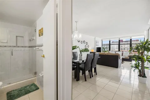 2017 S Ocean Dr # 606, Hallandale Beach FL 33009