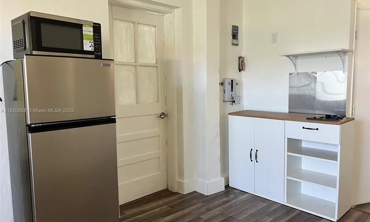 2331 NW Flagler Ter REAR, Miami FL 33125