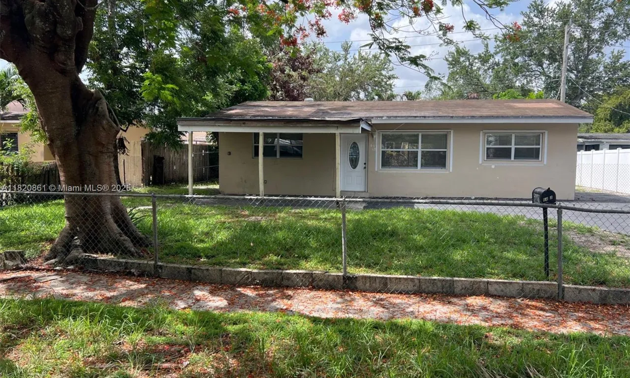 6442 Oak St, Hollywood FL 33024