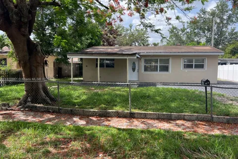 6442 Oak St, Hollywood FL 33024
