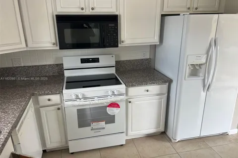 6442 Oak St, Hollywood FL 33024