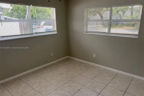 6442 Oak St, Hollywood FL 33024
