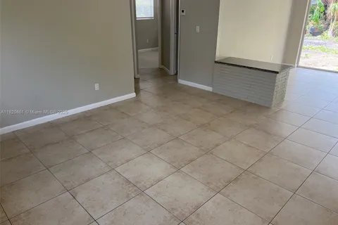 6442 Oak St, Hollywood FL 33024