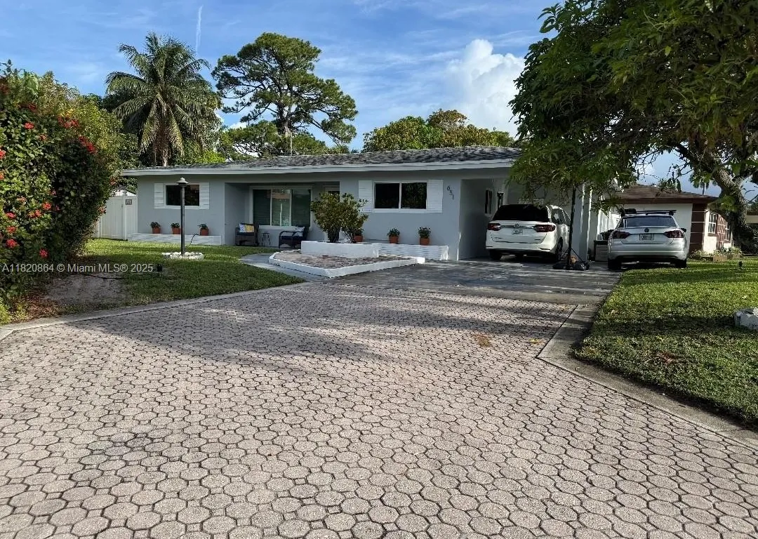 651 E Evanston Cir, Fort Lauderdale FL 33312