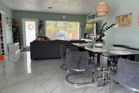 651 E Evanston Cir, Fort Lauderdale FL 33312